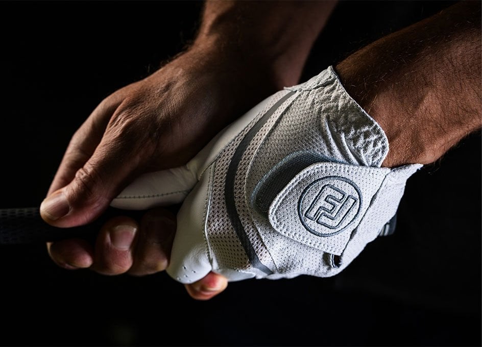 Kusursuz Swing İçin Doğru Golf Eldiveni Seçimi: FootJoy, Titleist ve Hirzl Farkıyla!